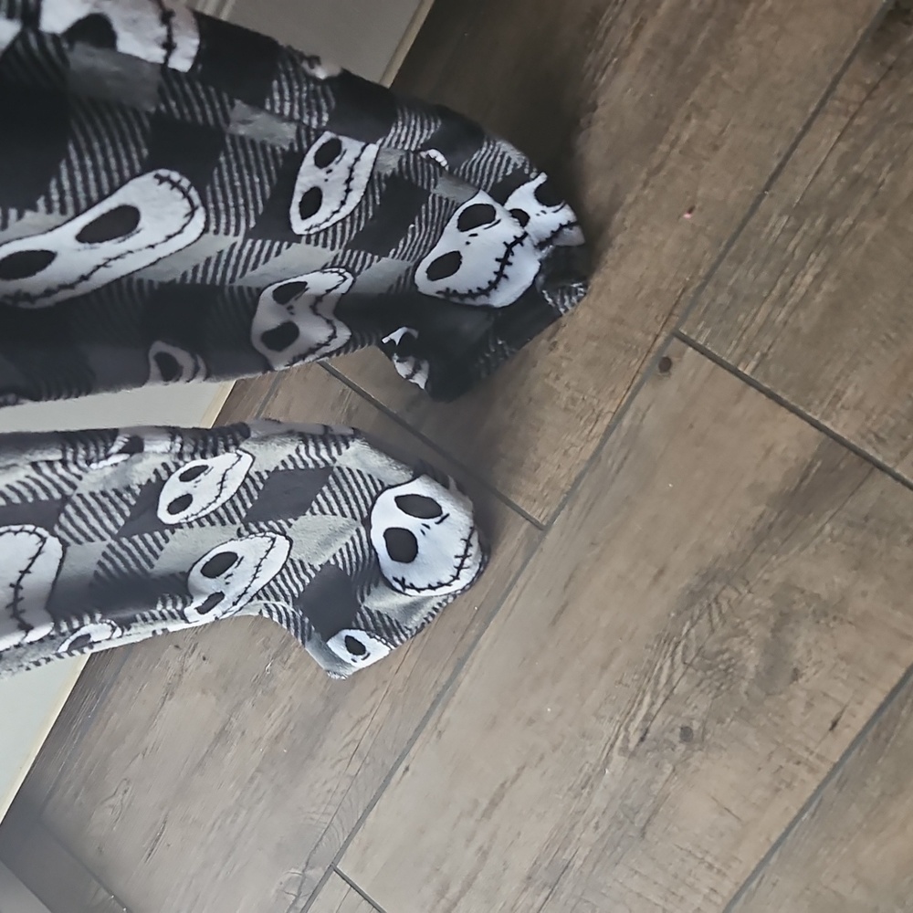 Disney Black and White Nightmare Before Christmas Onesie, sz M Tall - Picture 2 of 4